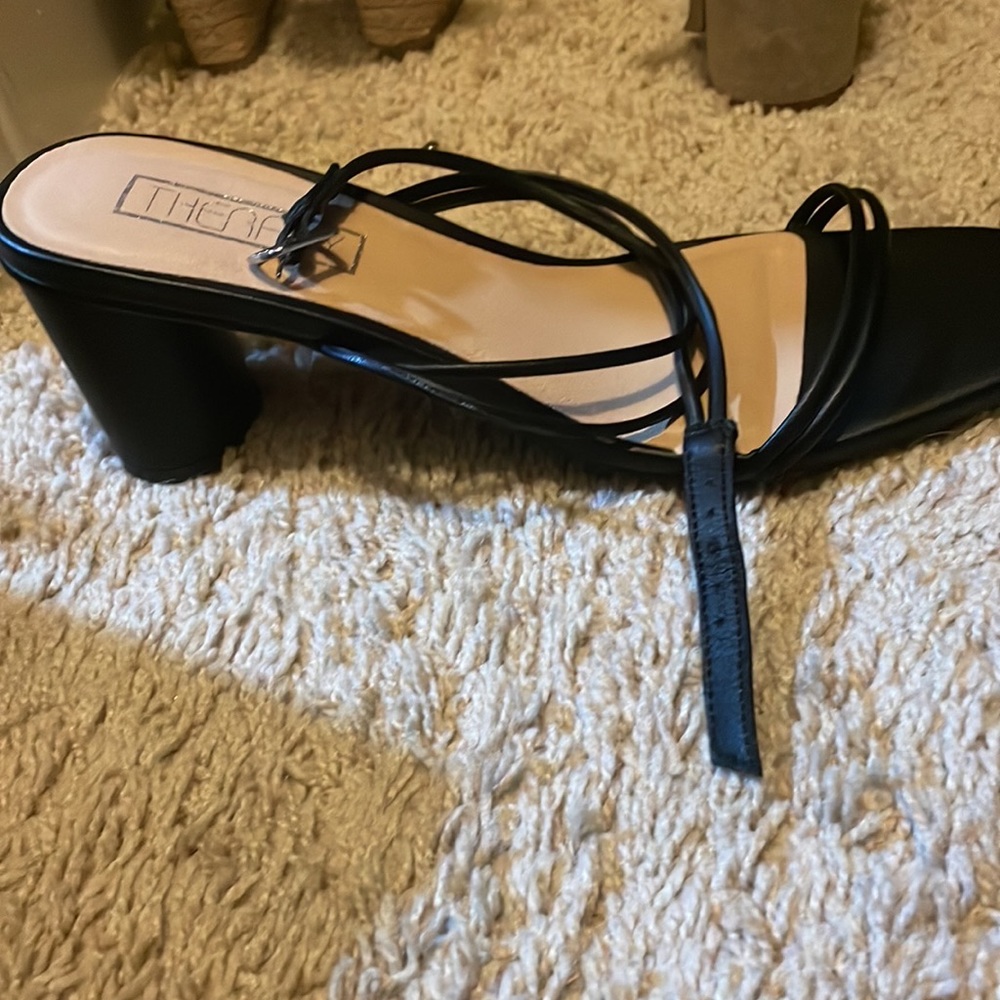 Black princess polly heels -sizes 8 - Picture 3 of 4